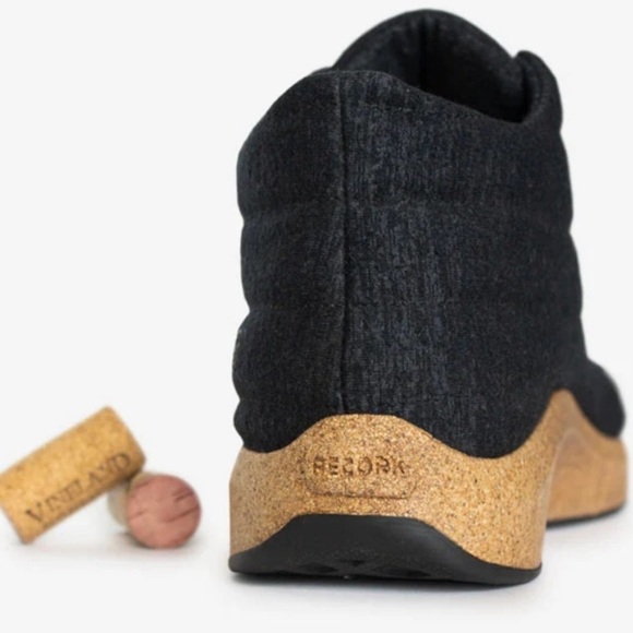 SOLE & UBB Jasper Chukka Ankle Boots in Black - Picture 8 of 16